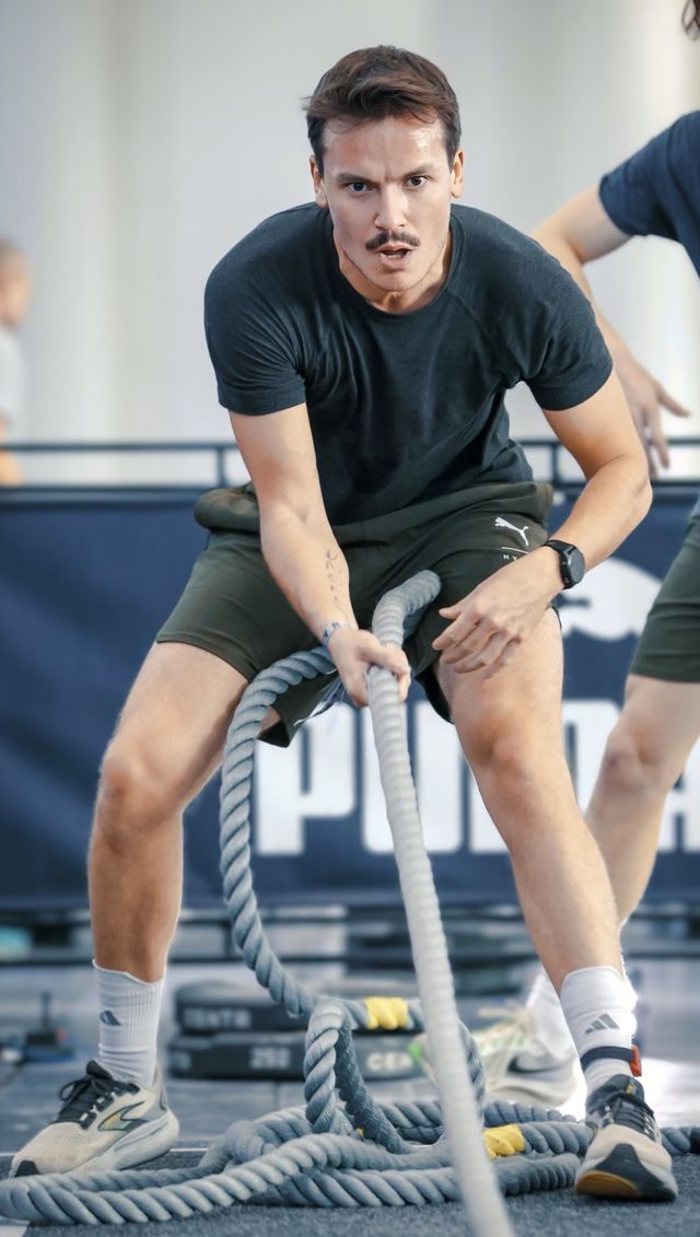 Quentin, Hyven's founder, doing a rope sled pull at HYROX Paris.
